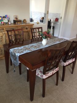 Beautiful Dining Table Set