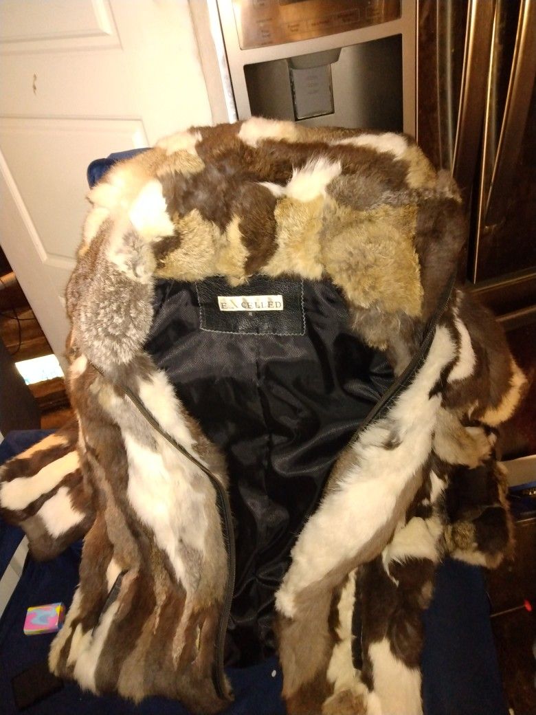 Rabbit Fur Hide Is  Dry . Needs Furrier Treatment. Some Missing Patches, Can Be Revived Or Redesigned. Retailed For 425.00