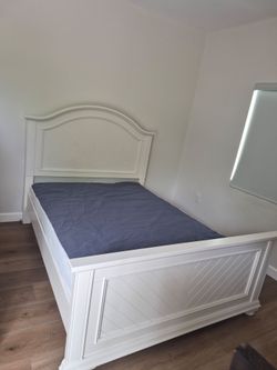 Queen size Bed frame including Spring box n matress