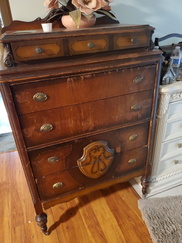 1930 Chest Of Drawers 