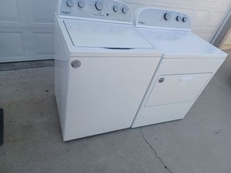 Whirlpool Washer And Gas Dryer Set