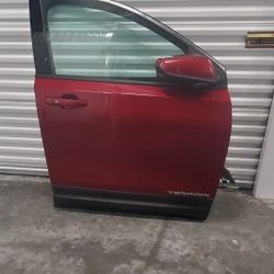 GMC TERRAIN PASSENGER DOOR 2018-2019-2020-2021-2022-2023-2024  NO MIRROR INCLUED 