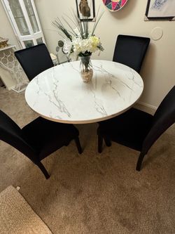 Dining Table with 4 chairs