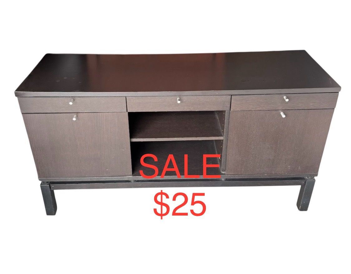 Brown wooden TV entertainment center media console. Measurement: 16 1/2 deep 353L x 29H.