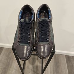 No Brand • Trainers
Size US 8 . Excellent condition