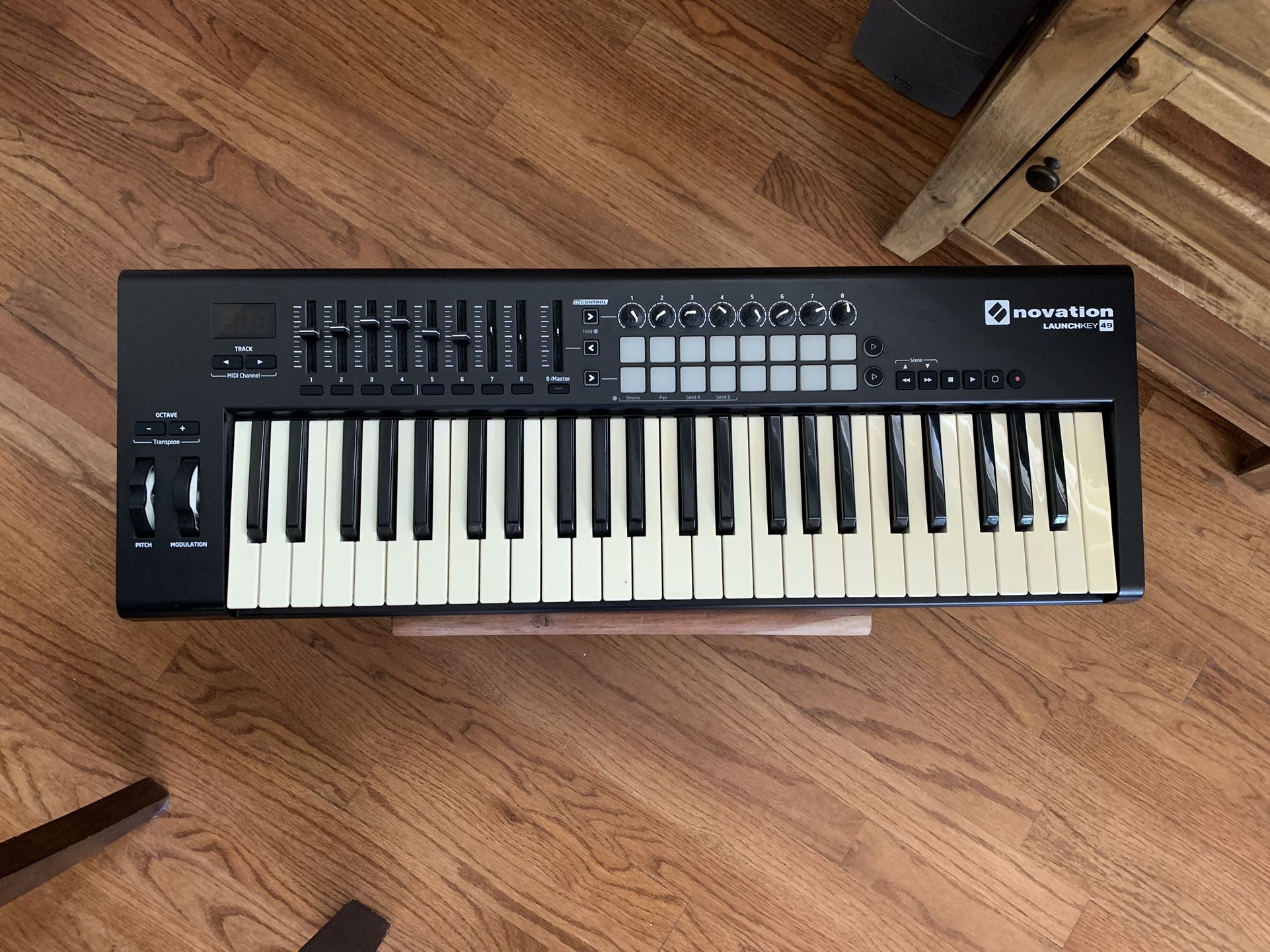 Novation Launchkey 49 Mk2 MIDI Keyboard For Music Production(PLEASE READ DESCRIPTION)