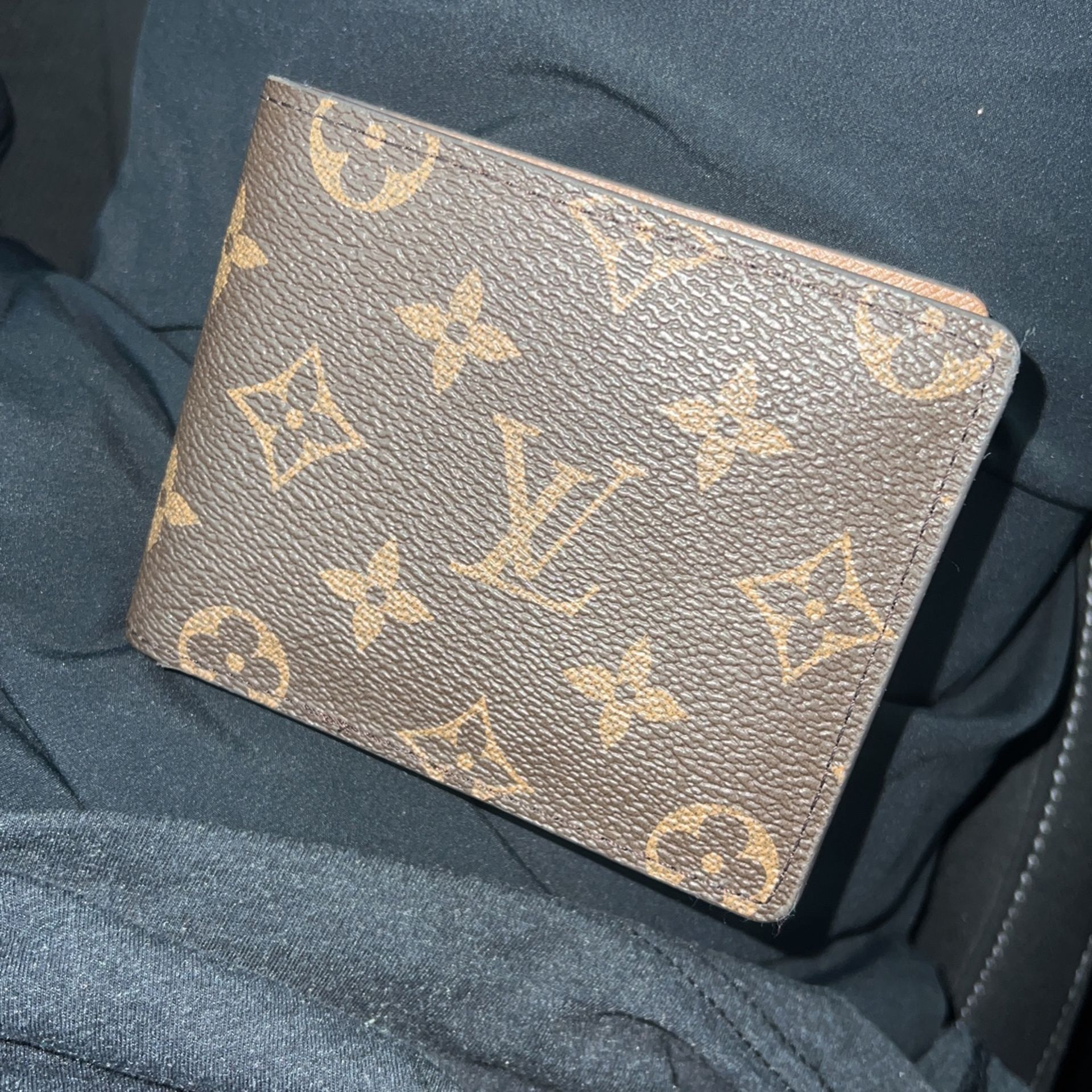 Lv Wallet, Give Me An Offer, Comes With Box 