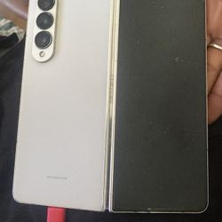 Samsung Z Fold 4 