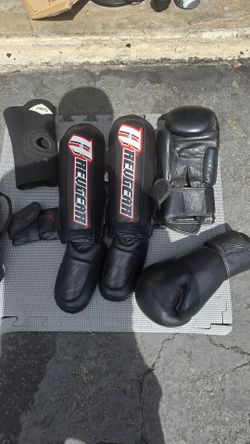 16 Oz gloves,  chin guards REVGEAR (used)