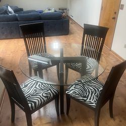 Kitchen Table w/4 Chairs