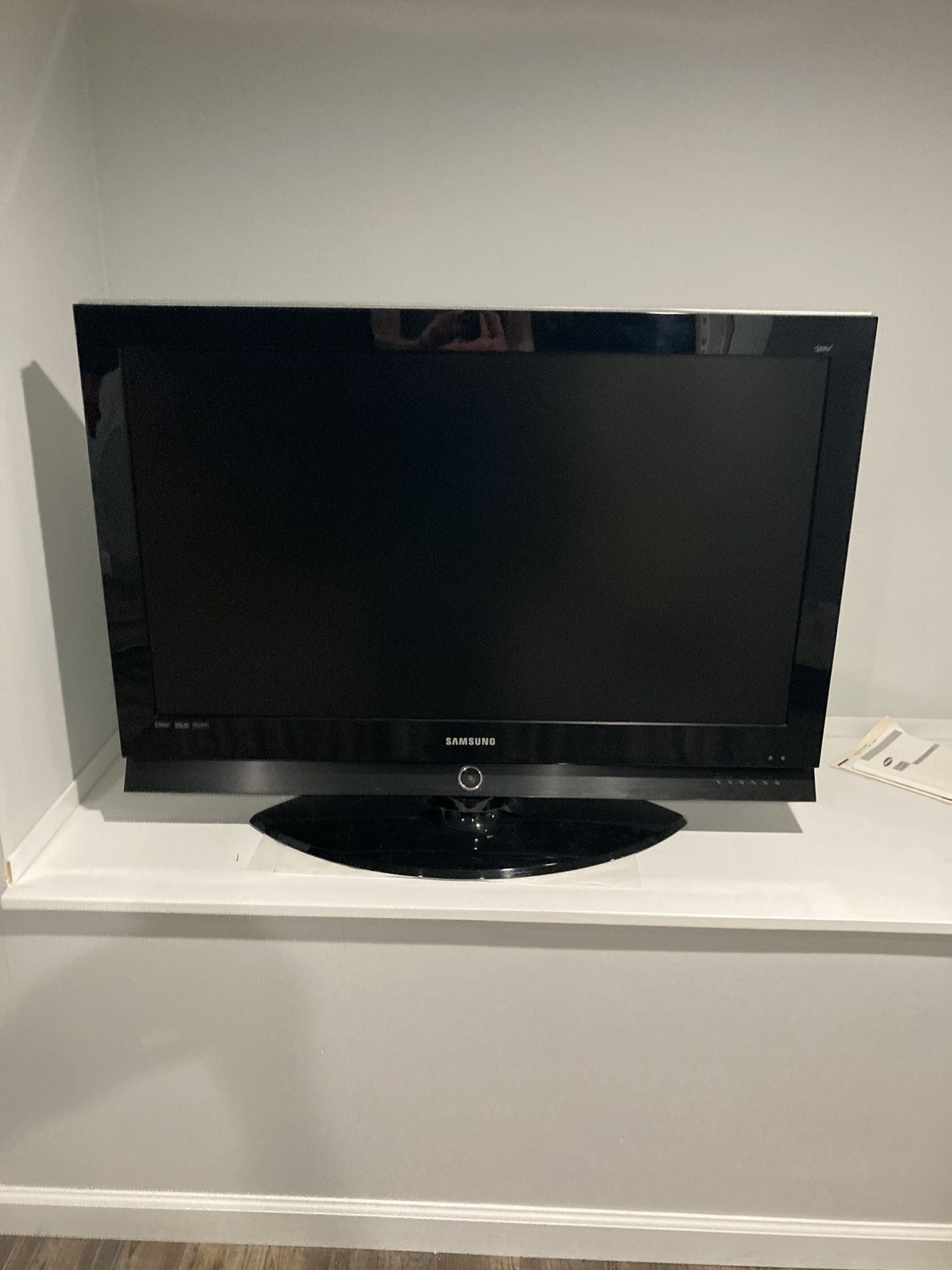 Samsung Full Home Theatre With 40” Tv With 3d Blu-ray Player 7.1 Home Theatre