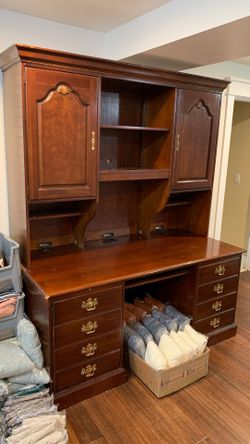 Great desk with removable hitch 32x66x30/82” wood