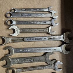 1/4" To 9/16" Wrenches, Good. $10 Obro.  Pickup In Mayfair Area. Check Out My Other Listing's 