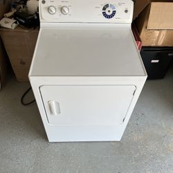DRYER MACHINE •LIKE NEW 