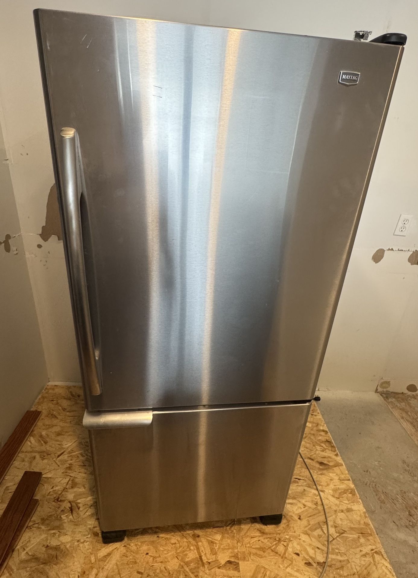 Maytag Refrigerator With Ice Maker