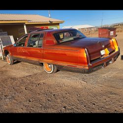 1993 FLEETWOOD BROUGHAM 4PUMPS.  CHEAP $13,000