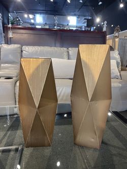 Gold Tone Vase- C3WRA5