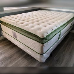Queen size 14in Organic Hybrid Gel Pillow Top Mattress And Boxspring  