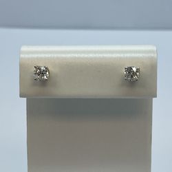 14K Gold Diamond Stud Earrings . New 