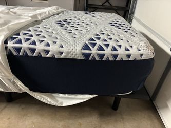 Sealy hyrid mattress and adjustable bed set twin XL
