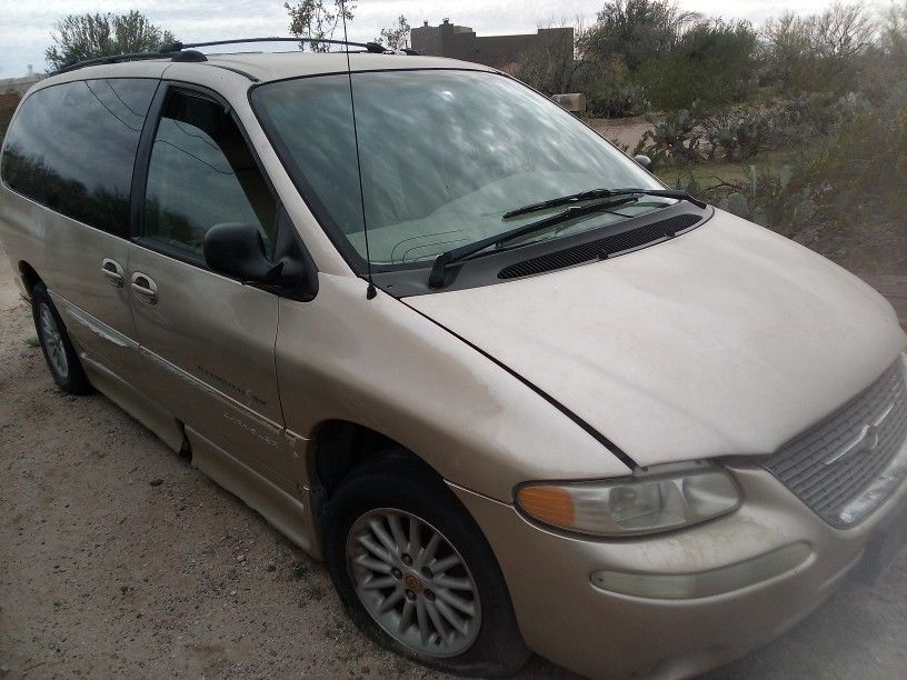 2000 Chrysler Town & Country