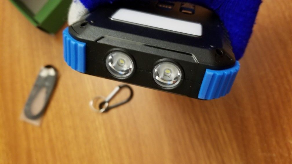 Power-Bank-Solar-Charger 45800mAh Fast Charging with 3 Built-in Cables LED