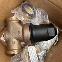 Zurn Wilkins 112-NR3XLDUC 1-1/2" NR3XL Pressure Reducing Valve with Double Union