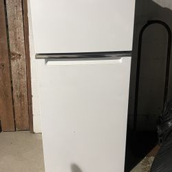 FREE WHIRLPOOL REFRIGERATOR 24”