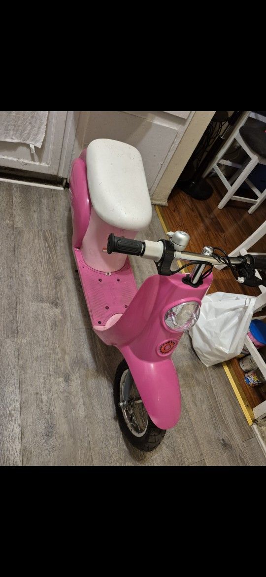 $225. Mejor Oferta. Razor. Corre. 15mh. Con Cargador Nuebo. Baterias Nuebas