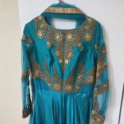 Teal & Gold Formal Dress – Perfect for Weddings/Events. Excellent Condition!
