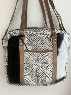 Chloe & Lex Mixed-Media Tote Bag – Geometric Canvas, Leather, & Hair-on-Hide
