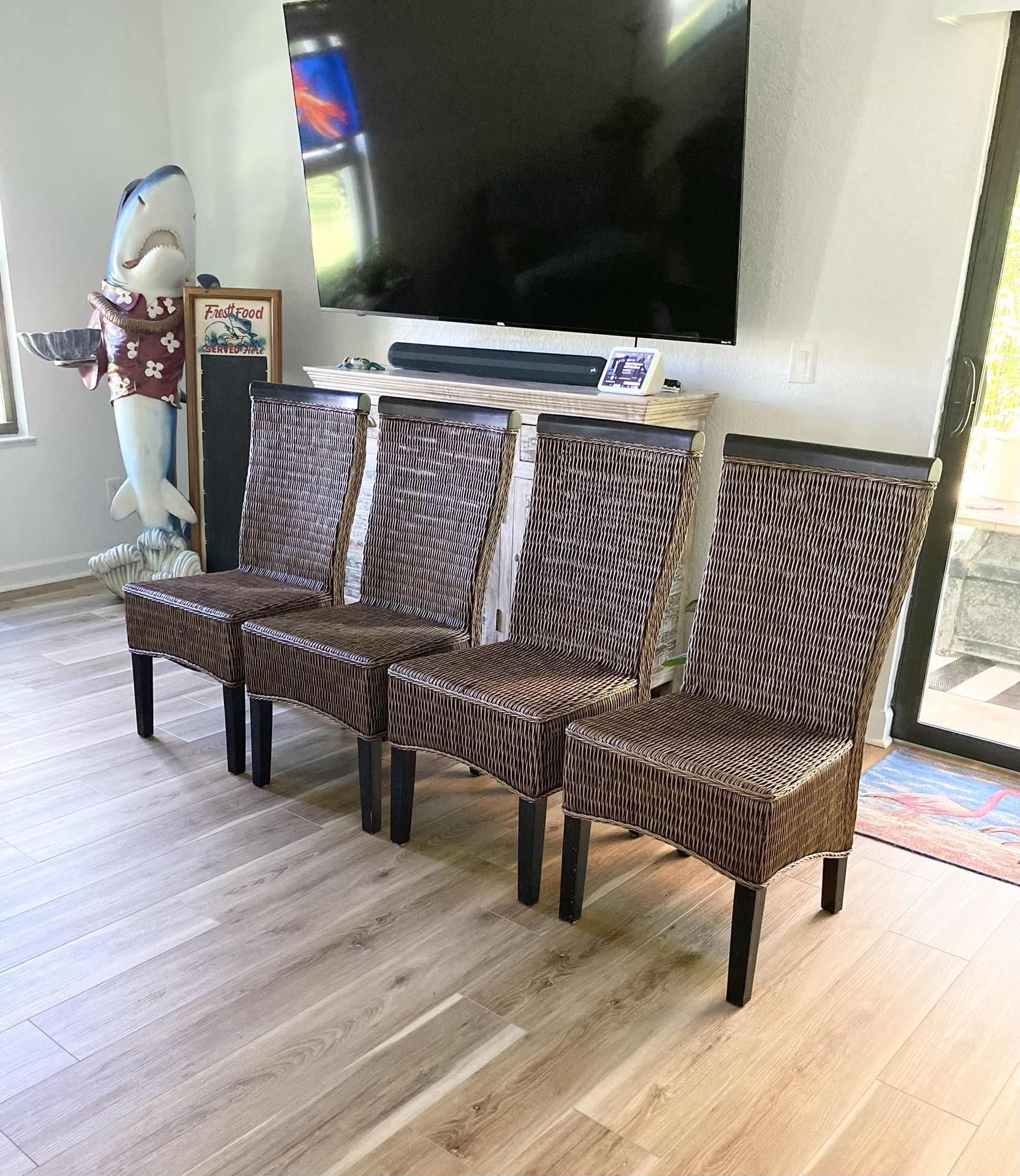 Wicker Dining Room Chairs Could Be Used In Covered Patio Too