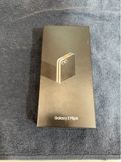 Like New Samsung Galaxy Z Flip6 bought directly so the phones comes Factory Unlocked,