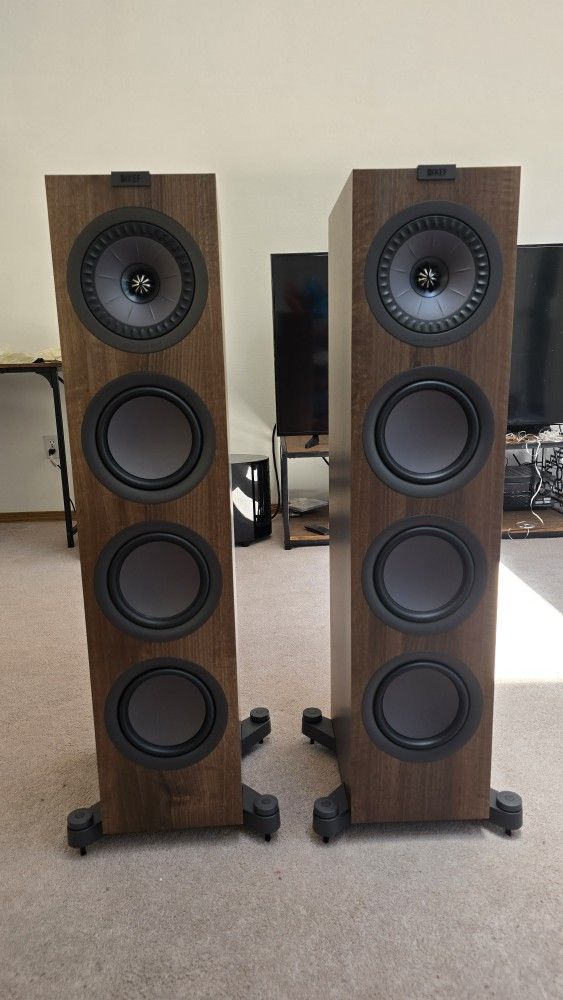 NEW Pair of KEF Q750 Speakers