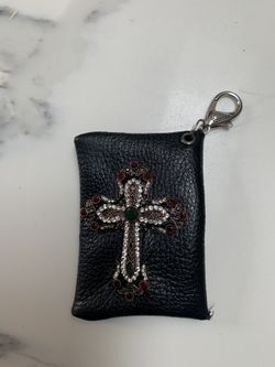 Black leather credit, ID card, cash wallet and can also Connect to key chain. 