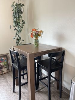 Dinning Table 