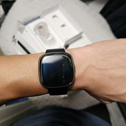 Fitbit Versa 4 Watch 