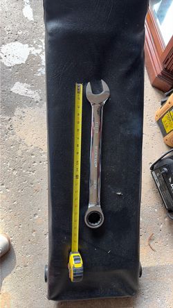 Ratcheting Wrench. 1-1/2