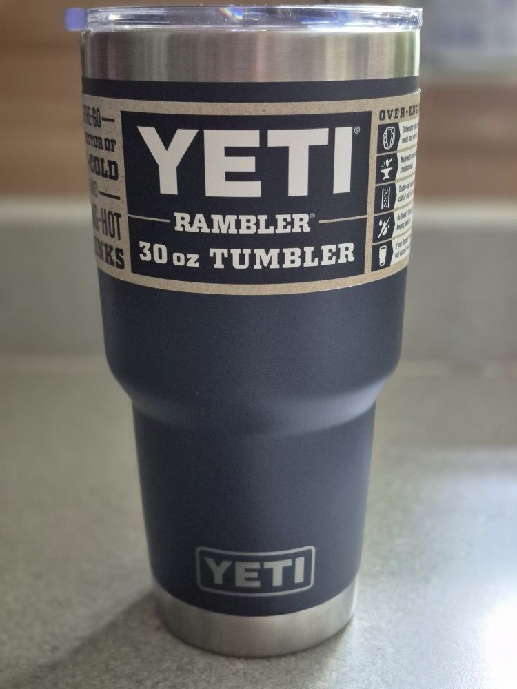 YETI RAMBLER TUMBLER (BLUE)