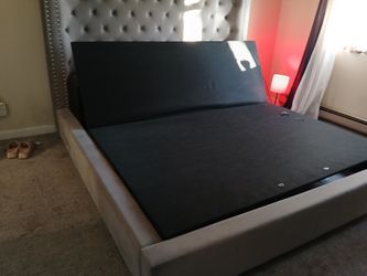 King Size Bed Frame W/meta Base