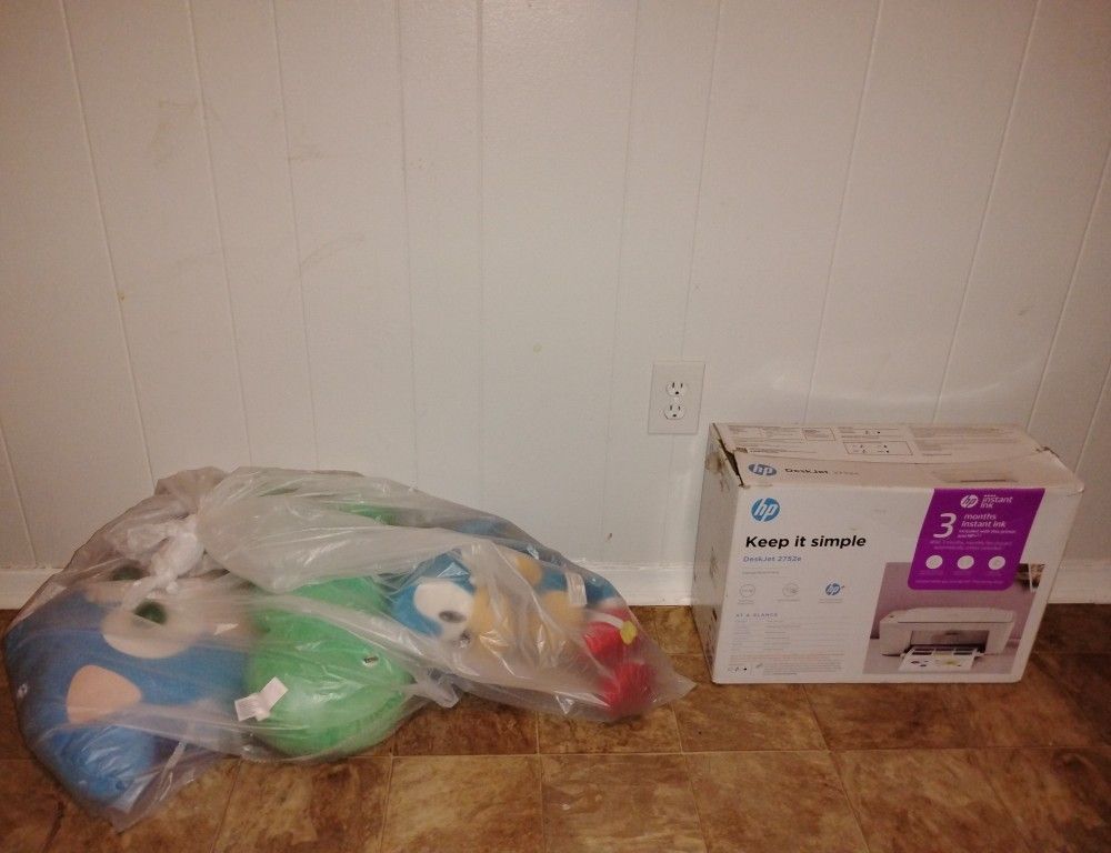 HP DeskJet 2752e + Sonic & Peeps Plushies