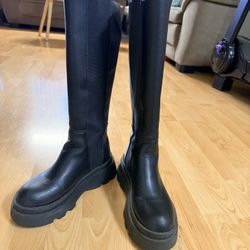 🖤 Trendy Black Platform Boots - Steal Deal!