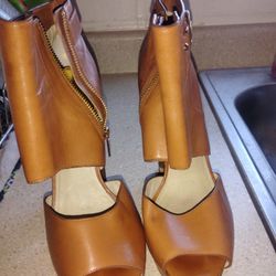 MK Boots Tan Size 10 M 