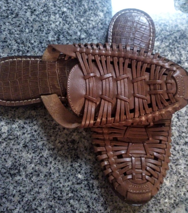 GENUINE LEATHER SANDELS