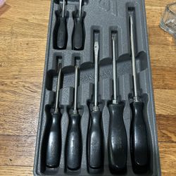 A Set Of 7 Pieces snapon Screwdriver