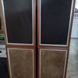 Pioneer Londspeakers