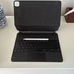 iPad Magic Keyboard US + Apple Pencil