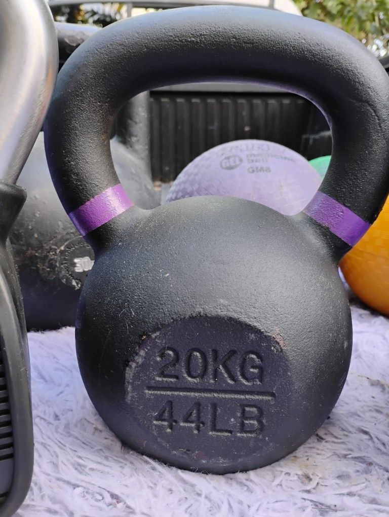 44 LB.  /  20 KG.  KETTLEBELL 