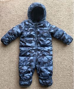 GAP snowsuit 6-12 months