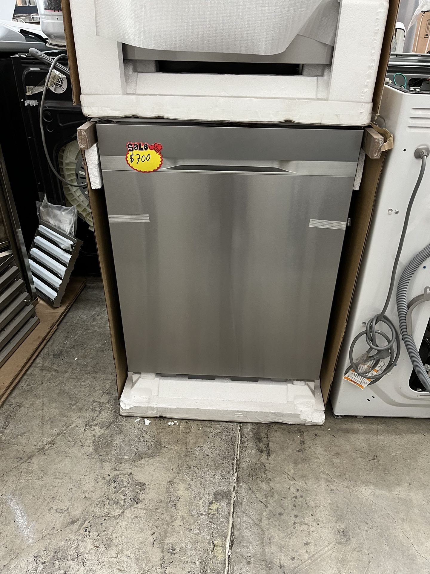 NEW SAMSUNG STAINLESS STEEL DISHWASHER